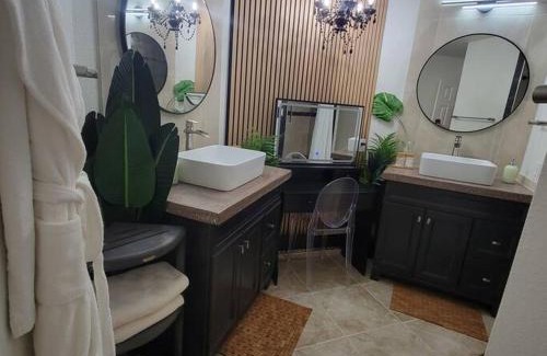 Las Cruces House | The Ritz Spa Sanctuary hot tub/patio/fam/pet