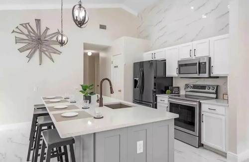 Westridge House | The Ritz Vacation - Near Disney - Heated Pool