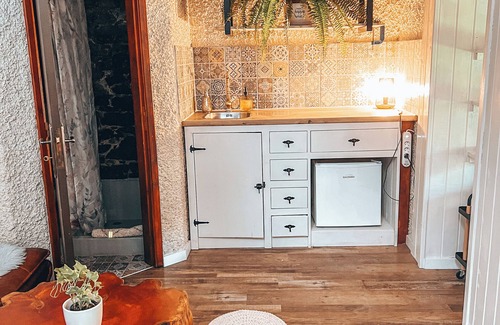 Santo da Serra Cottage | The Riverside Cottage