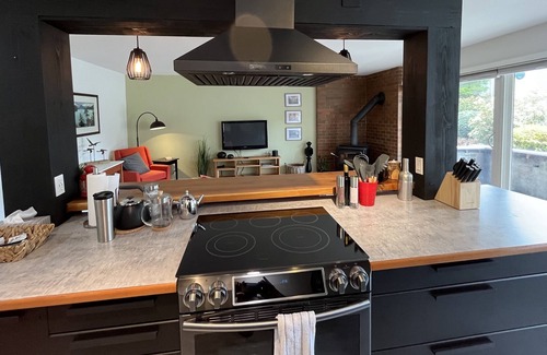 Courtenay Apartment | The River Apartment: Stylish apartment in a Riverfront complex.
