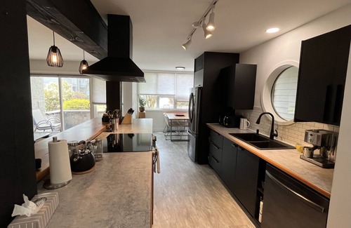 Courtenay Apartment | The River Apartment: Stylish apartment in a Riverfront complex.