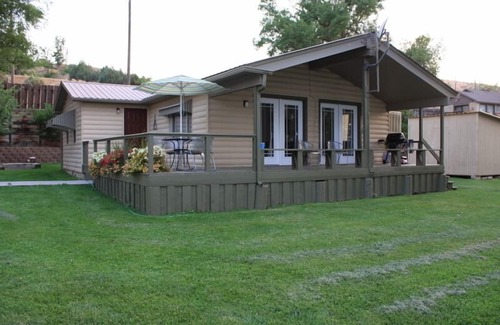 Hagerman Cottage | The River Cabin - Hagerman, Idaho - Picture Postcard Beautiful!
