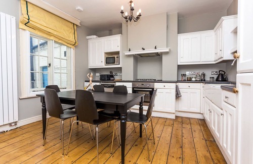 Arbury House | The River Cam Place - Enchanting 6BDR Home next to River Cam