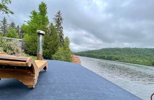 Wakefield Boat Rental | The River Den