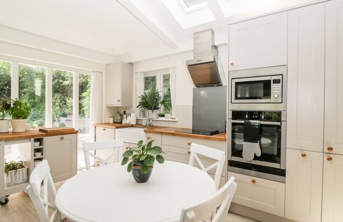 Durrington House | THE RIVER HOUSE. AVON VALLEY. STONEHENGE (WITH FISHING) in Salisbury