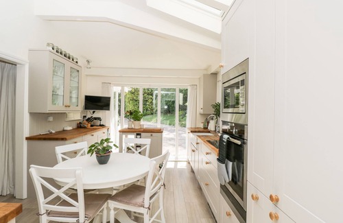 Durrington House | THE RIVER HOUSE. AVON VALLEY. STONEHENGE (WITH FISHING) in Salisbury