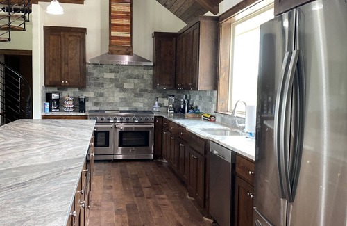 Uvalde Cabin | The River Lodge