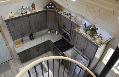 Ashton Cabin | The River Run Cabin 900Sq Ft, Bedroom and Loft