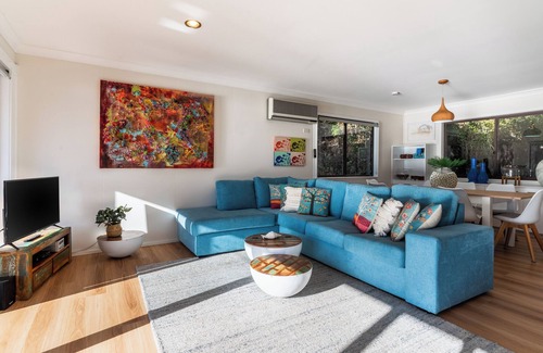 Marlow House | The River Shack - Breathtaking River Views, Waterfront House With hot tub