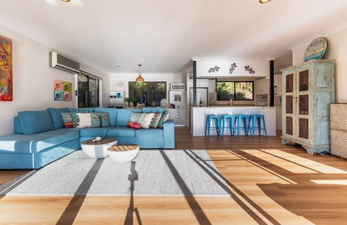 Marlow House | The River Shack - Breathtaking River Views, Waterfront House With hot tub