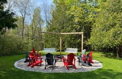Chatsworth Cottage | The Riverfront Hideaway ★ Hot Tub★ Games Room ★ Arcades ★ Firepit ★ BBQ ★ Hiking