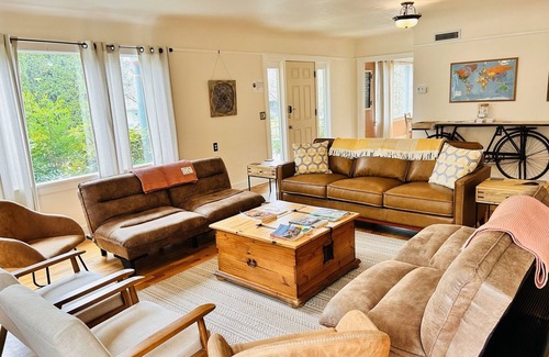 Whiteaker House | The Riverpath Inn, just steps from the Willamette river & Rose Gardens, Eugene