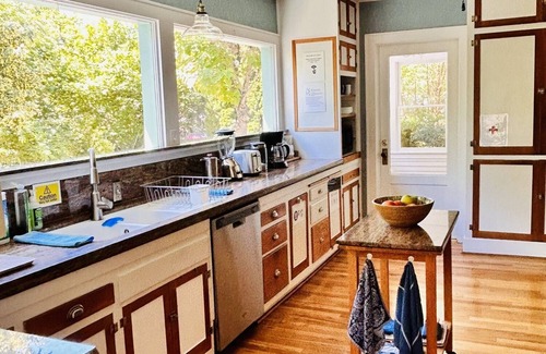 Whiteaker House | The Riverpath Inn, just steps from the Willamette river & Rose Gardens, Eugene