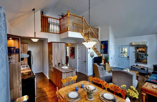 Val-des-Lacs Ski Chalet | The river’s cabin - lake and ski