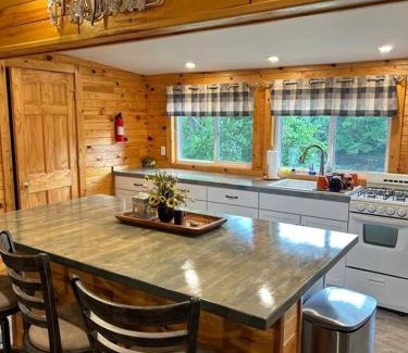 Winamac House | The Riverside Hideaway