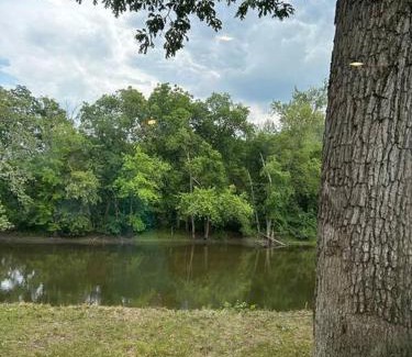 Winamac House | The Riverside Hideaway