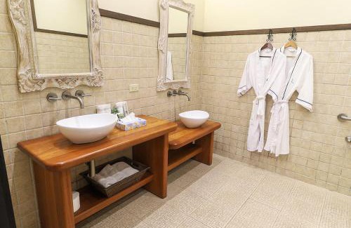 Los Naranjos Hotel | The Riverside Inn
