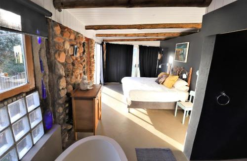Napier House | The Riverstone - Romantic Hideaway by the River - loadshedding free!