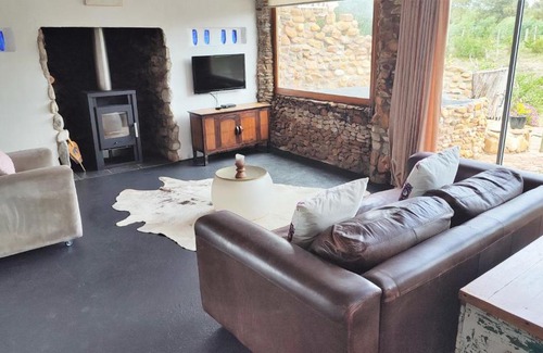 Napier House | The Riverstone - Romantic Hideaway by the River - loadshedding free!