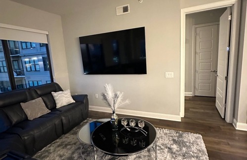 Buckhead Village Apartment | The Riverview Estates: Buckhead