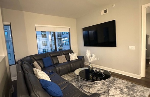 Buckhead Village Apartment | The Riverview Estates: Buckhead