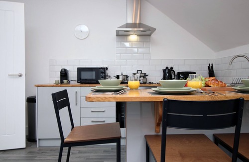 Caerau Apartment | The Roath by Stay South Wales - FREE Parking