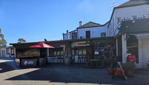 Drouin West Hotel | The Robinhood Inn - Drouin