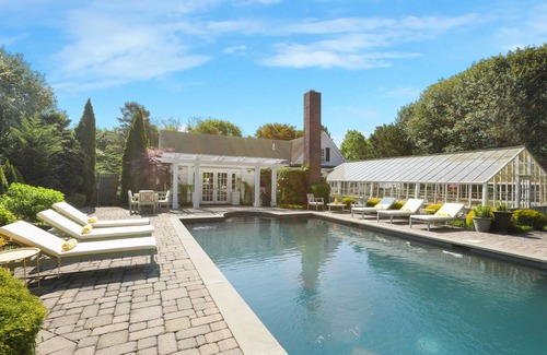 East Patchogue House | The Robinson Estate w/Greenhouse, Inground Pool family & pet-friendly