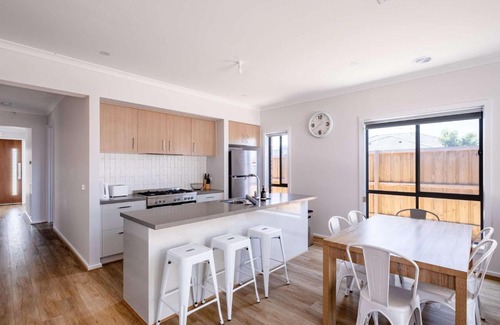 Armstrong Creek Apartment | The Robinson Spacious and Modern Family Home