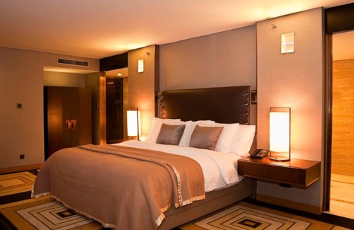Waknaghat Hotel | The Rock Castle Hotel in serene Kandaghat with WiFi, AC. Enjoy your stay