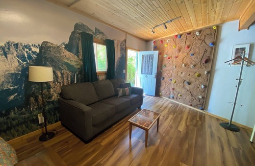 Nevada City Apartment | The Rock Climbing Suite