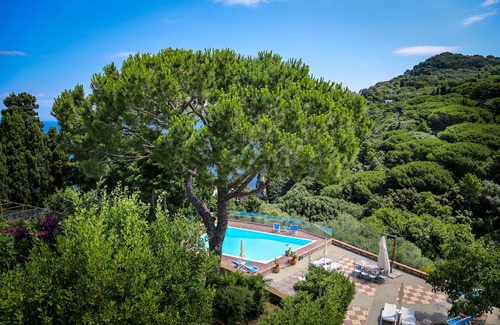 Tiberio Villa | The Rock on the sea