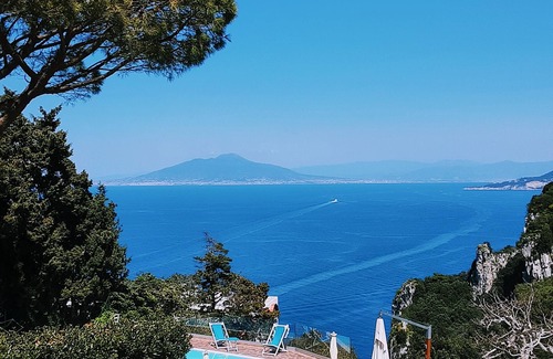 Tiberio Villa | The Rock on the sea