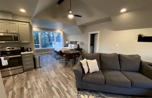 Silverton Apartment | The Rock Tree House - A place to unwind and renew.n