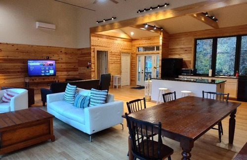 Faber Cabin | The Rockfish River Cabin,Private,River Sounds, Stunning views! 10 min to Rt 151!