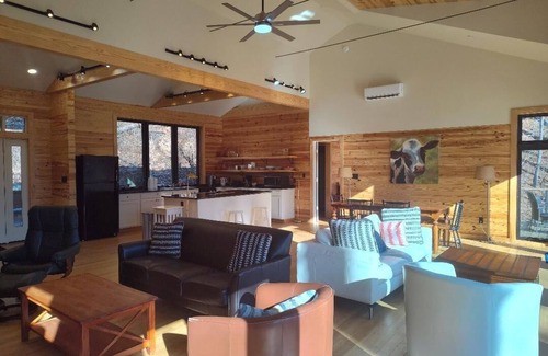 Faber Cabin | The Rockfish River Cabin,Private,River Sounds, Stunning views! 10 min to Rt 151!