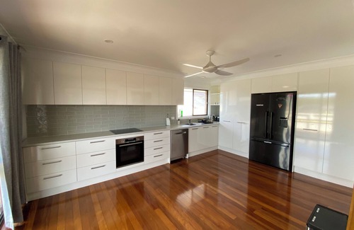 South West Rocks House | The Rocks Family entertainer, just 10-min walk to town & beach!