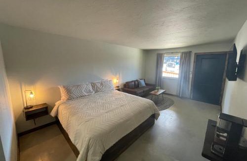 Cookson Hotel | The Rocky Retreat