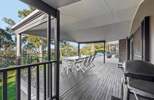 Quedjinup House | The Roo House Sprawling Bushland Retreat near Town