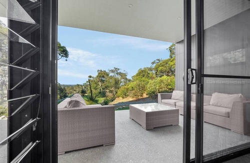 Quedjinup House | The Roo House Sprawling Bushland Retreat near Town
