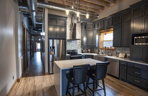 McMinnville Condo | THE ROOF TOP ON MAINn Downtown Main Street McMinnville TN