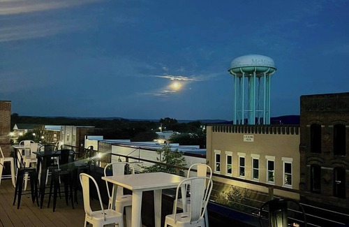 McMinnville Condo | THE ROOF TOP ON MAINn Downtown Main Street McMinnville TN