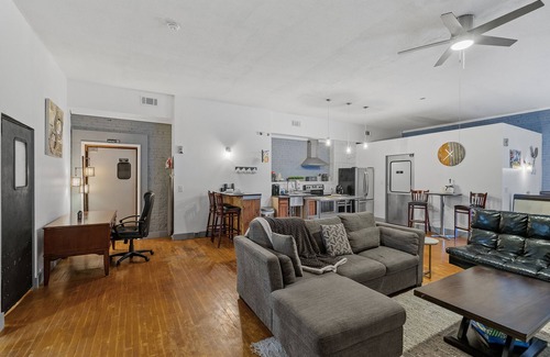 Mechanicville House | The "Roost." A Large 2 Bedroom - Diner Themed Stay