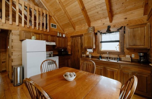 Rockbridge Cabin | The Roost cabin Hocking Hills (with WiFi)