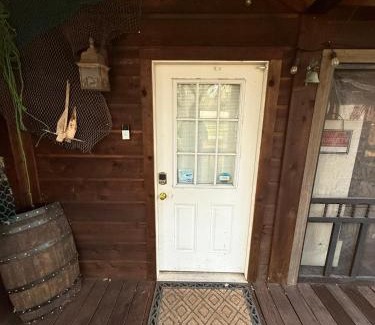 Lakehills Hotel | The Roost Cabins