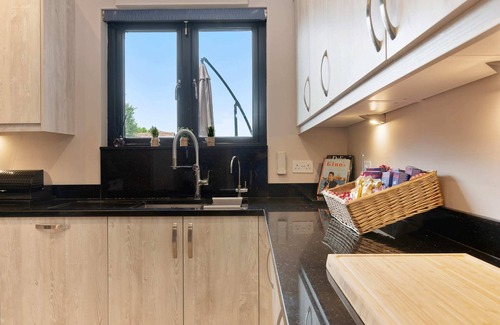 Gravesend House | The Roost Group - 29 Guests - Two Luxury Barns