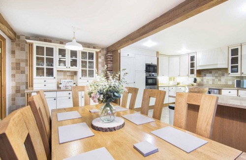Gravesend House | The Roost Group - 29 Guests - Two Luxury Barns