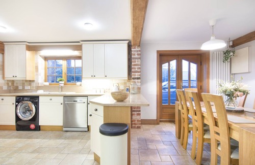 Gravesend House | The Roost Group - 29 Guests - Two Luxury Barns