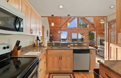 Beech Mountain Cabin | The Roost - On Beech Mtn, Fireplace, Amazing Views, Game Tables
