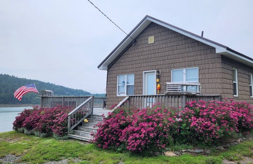 North Road Cottage | The Roosters Cottage of Habour De Lute on Campobello Island